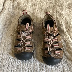 Ladies Keen waterproof sandals. Size 8.5